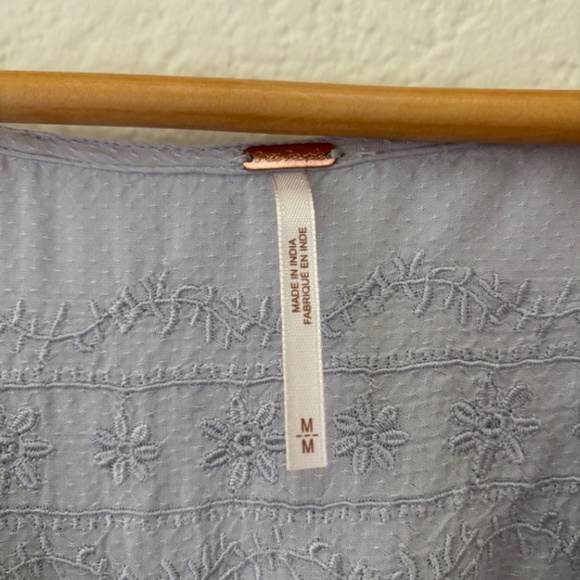 Free People lavender embroidered tunic buttons‎ down the side Size Medium - Picture 6 of 9